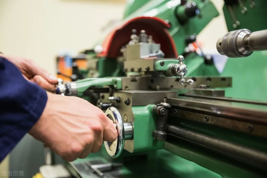 机械专业工作被老师傅骂,机械行业衰落