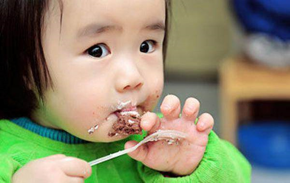 宝宝牙齿表面被腐蚀图片,宝宝牙齿发黑被腐蚀