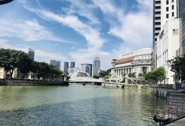 新加坡，无数务工人趋之若鹜又尝尽心酸的国家