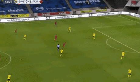 2018年世界杯梅西和c罗止步多少强,2018年世界杯c罗点球被扑