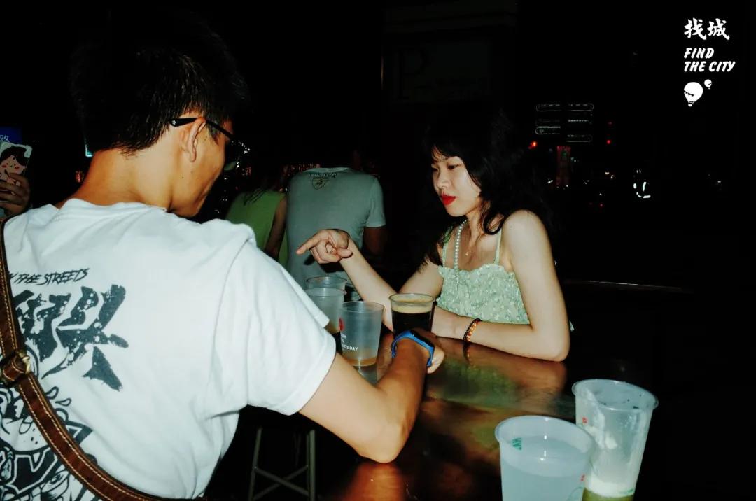 在这家打酒站，我喝到了最放松的一杯精酿