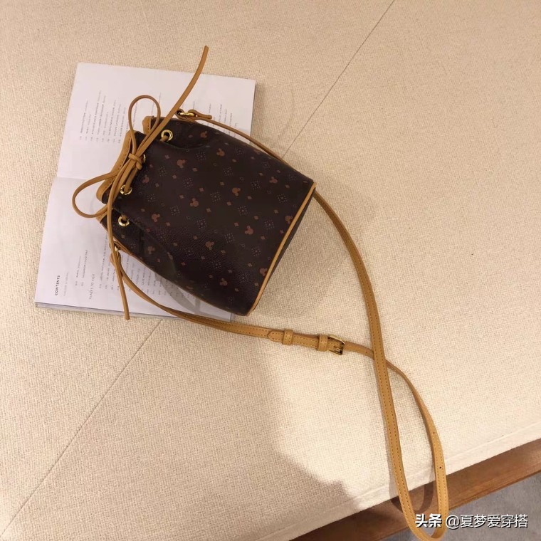 虞书欣穿lisa同款衣服,虞书欣同款包包3ce