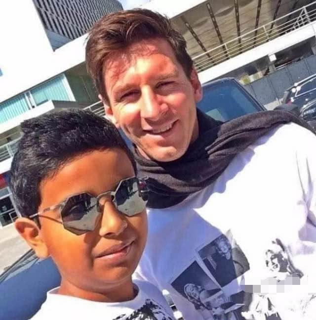 迪拜富二代，15岁就开百万豪车，法拉利专门定制，投胎是门技术活