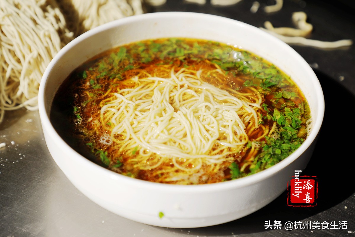 南京有名的镇江锅盖面馆,镇江锅盖面侍家面馆