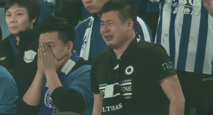 国安夺冠赛后,国安1-5上港赛后球迷