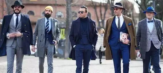 秋冬有彩色高级配色穿搭,春夏秋冬如何搭配颜色穿出高级感