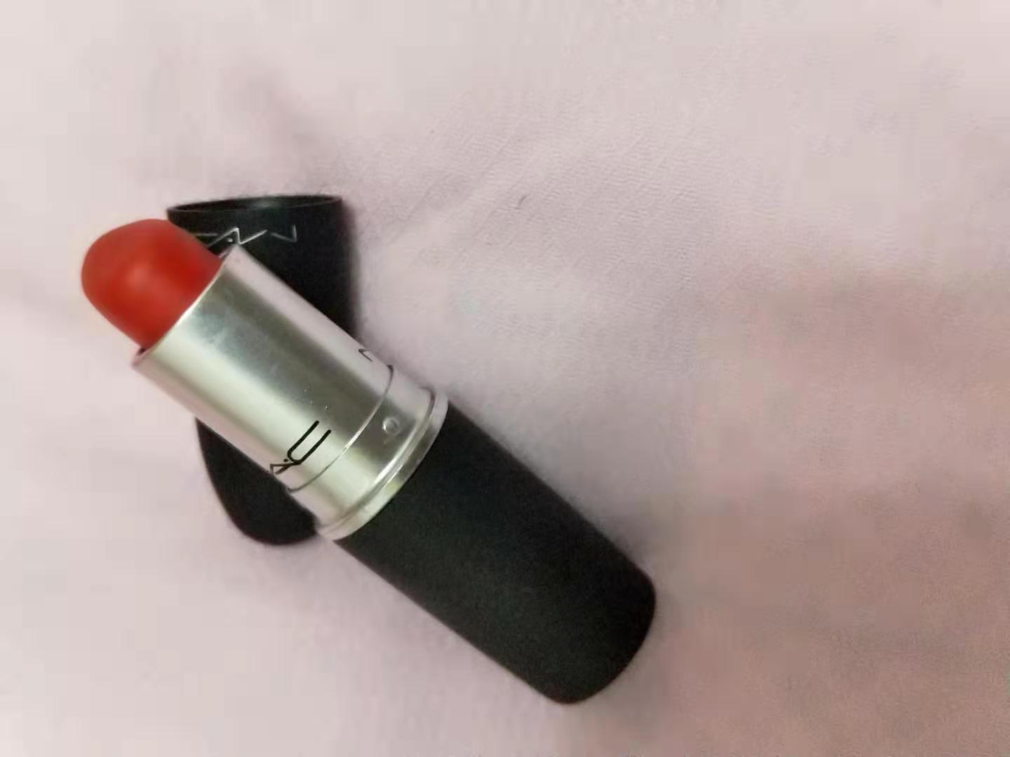 哪个牌子的口红平价又好用又好看 (平价好看又便宜的口红)