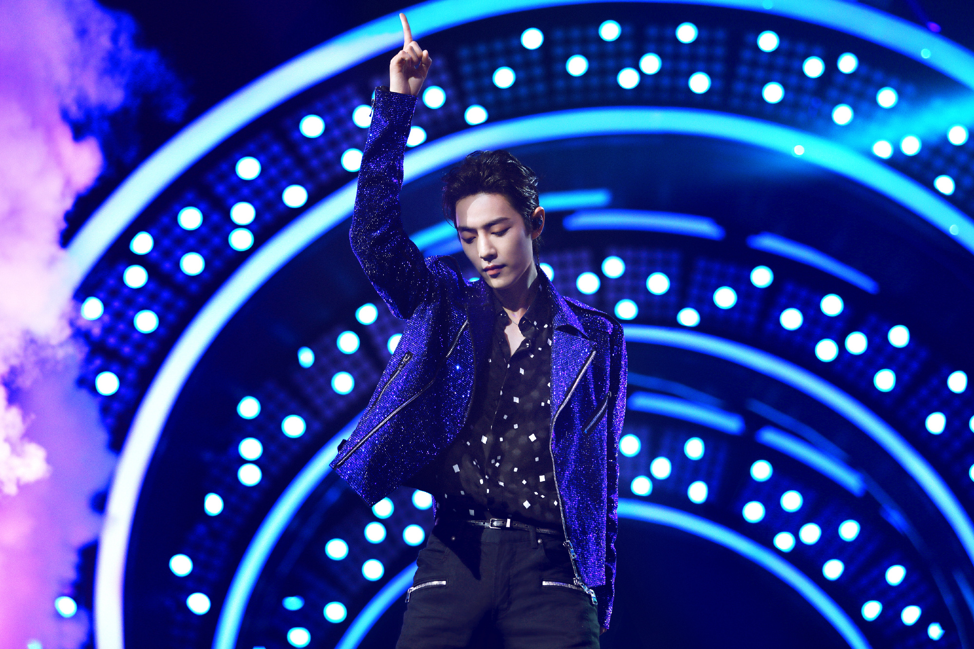 助力新人粉丝破10000话题,肖战活粉数据统计