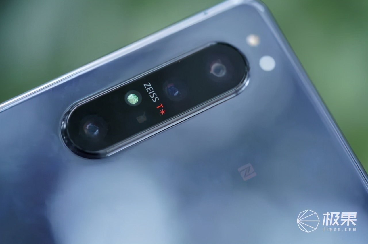 每秒120张连拍索尼a93,索尼xperia1ii120倍变焦