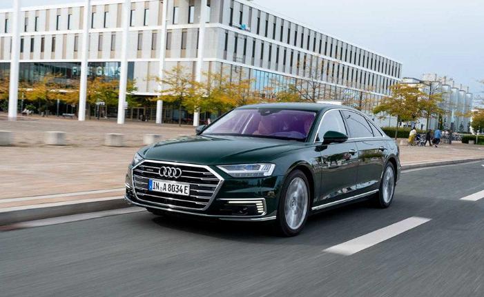 凯迪拉克尾随迪奥婚庆车队，横幅字字珠心，求新娘心理阴影面积