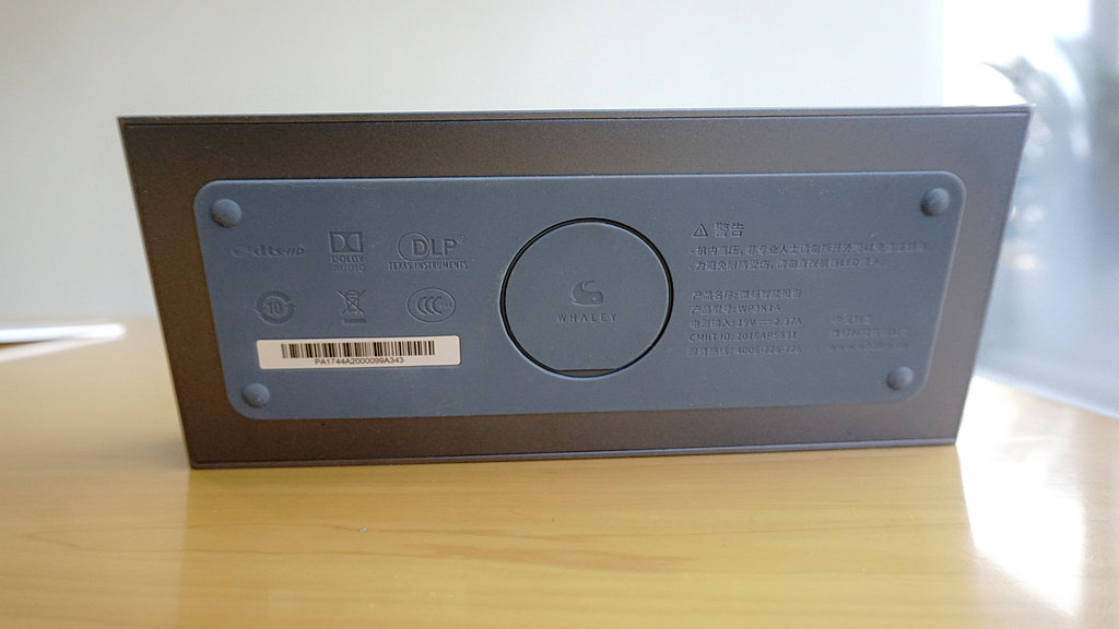 客厅用投影仪代替电视机好不好,客厅电视机和投影仪