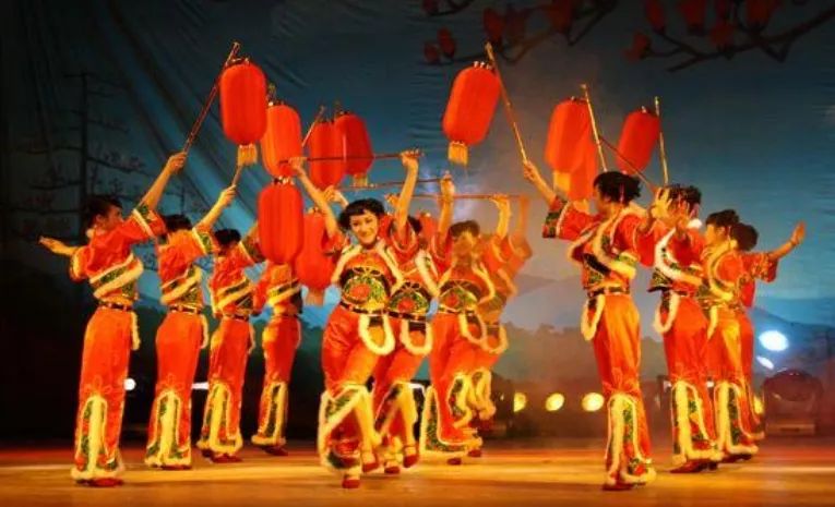 莲花山爬金山位置 (莲花山风景区爬金山)