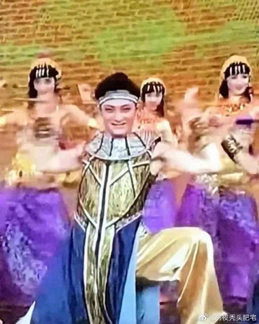 贾玲历年春晚回顾,贾玲春晚表情包动图