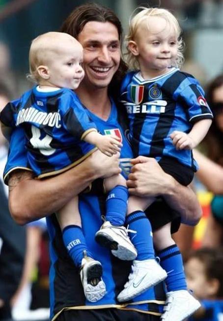 伊布遇到他老婆时多少岁,40岁的足球运动员伊布图片