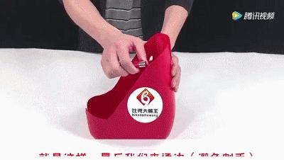 衣服皱皱的没有熨斗怎么让它平整,有折痕的衣服怎样弄平整