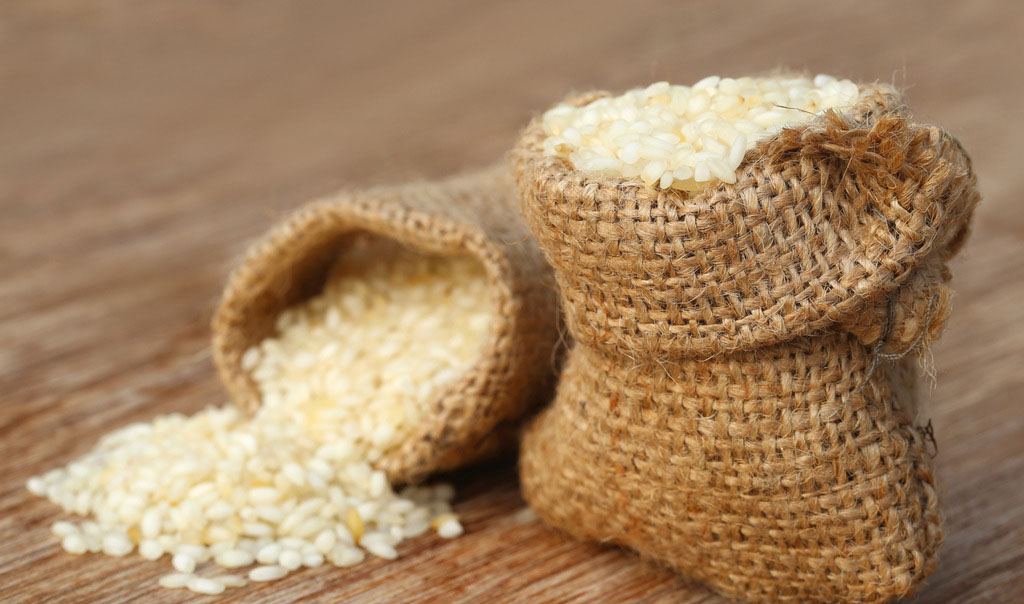 大米发霉了不想扔能做什么,发霉的大米怎么废物利用