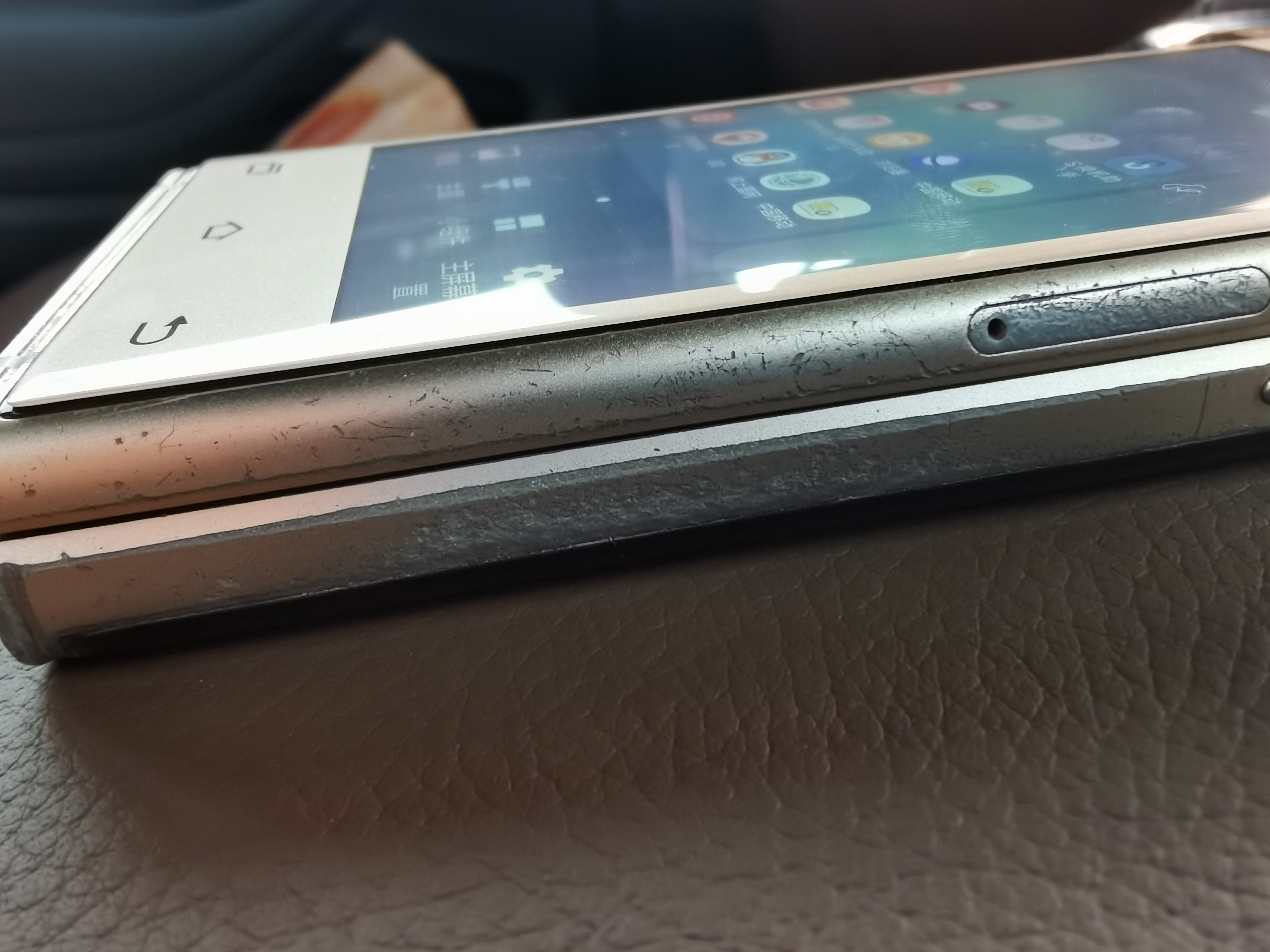 2000多买的三星w2018,2023年还能买三星w2018吗