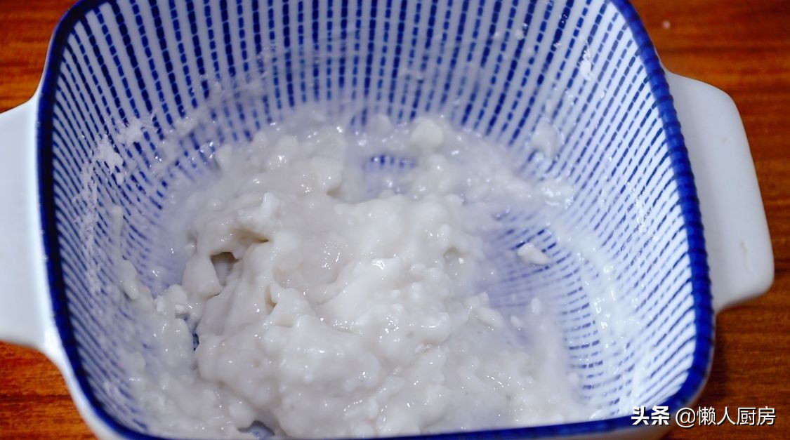 脆皮五花肉蘸料做法,五花肉裹淀粉油炸