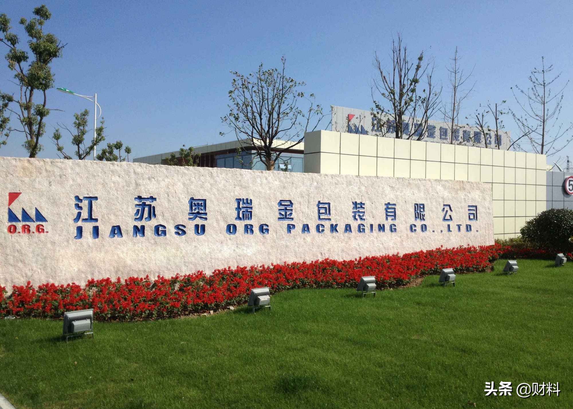 她五十岁才创业,他55岁创业