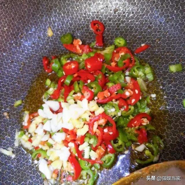 洋葱炒鸡肉放了陈醋,洋葱炒鸡肉的做法窍门是什么