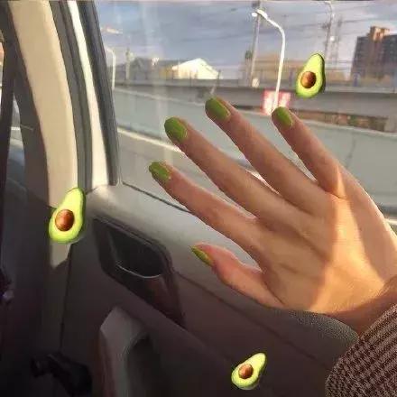 欧阳娜娜黄褐发色,2022年最流行显白的颜色