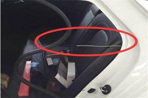 汽车钥匙丢车里了砸哪个玻璃最好,车钥匙砸玻璃技巧