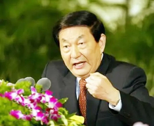 2001年，*镕基朱**告别清华演讲：做事不要落身后骂名