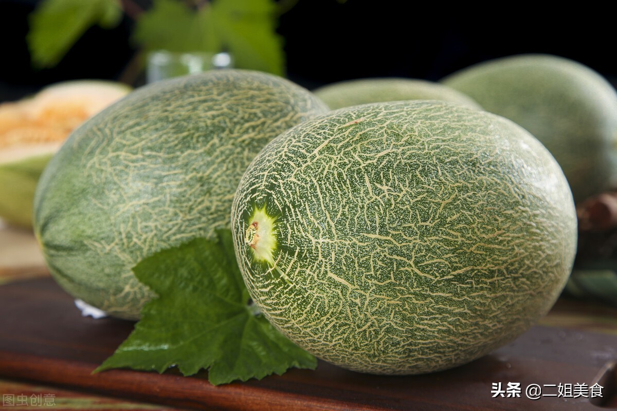如何选择哈密瓜甜不甜,怎么选哈密瓜甜与不甜