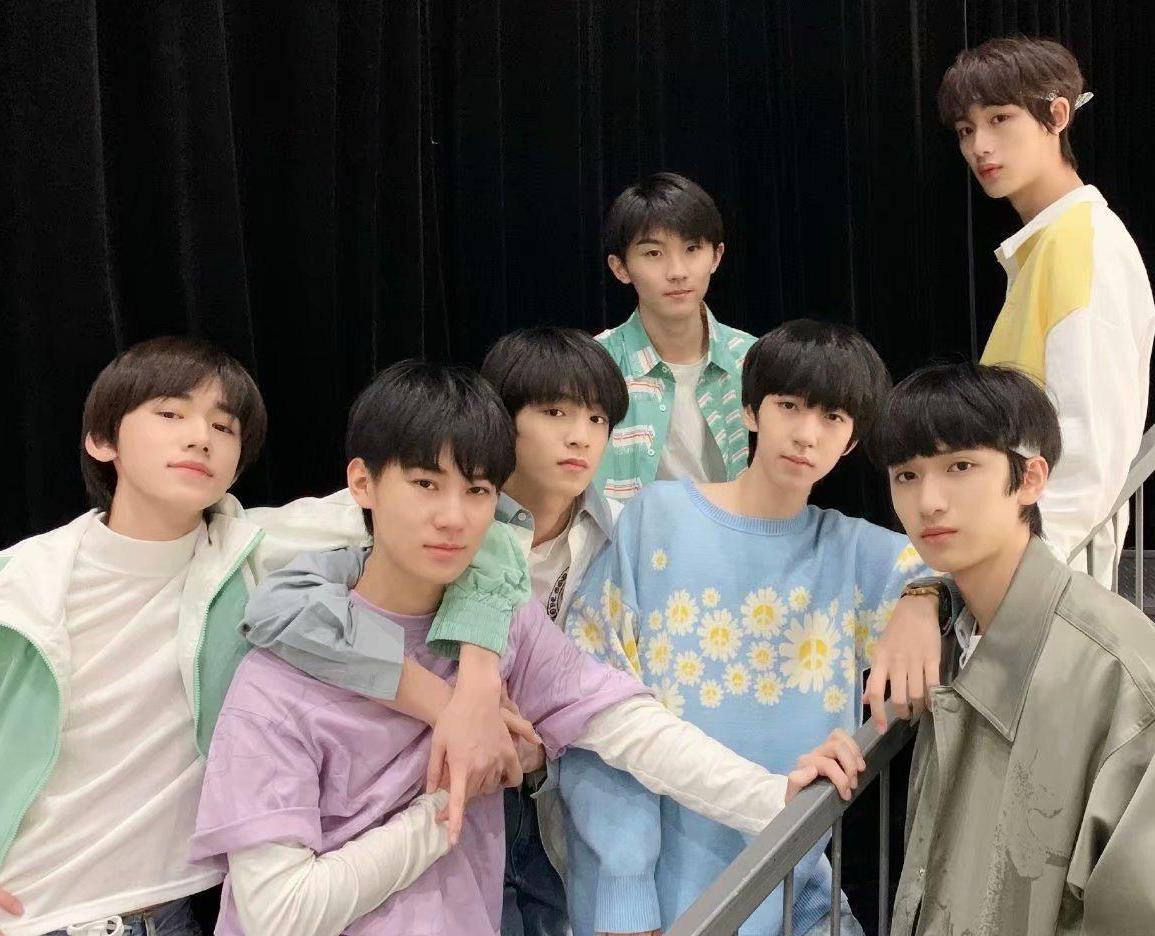 丁程鑫和贺峻霖跳舞时代少年团,丁程鑫时代少年团贺峻霖唱歌