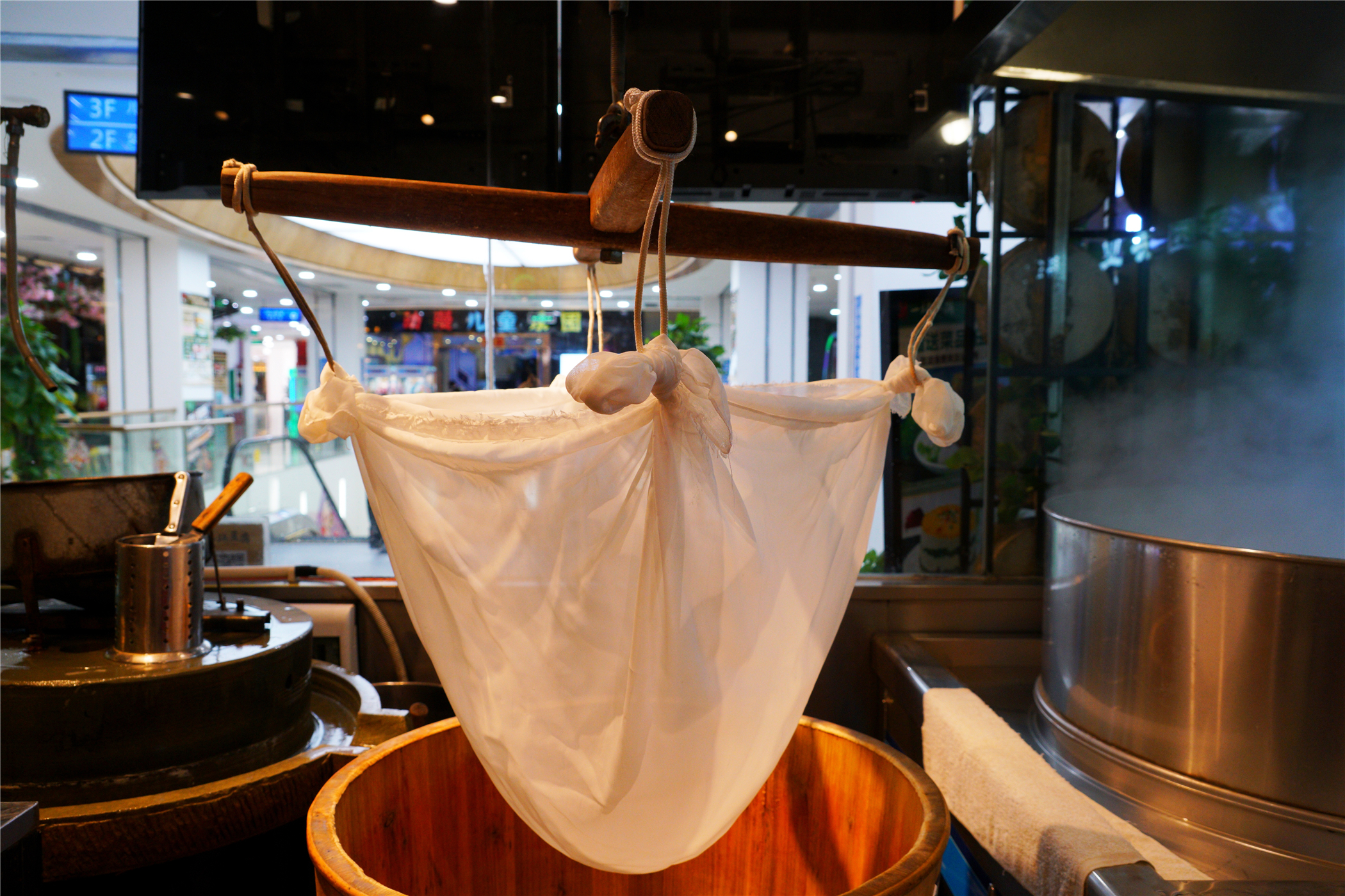 来三亚为什么不能吃椰子鸡,去三亚别忘了吃海鲜