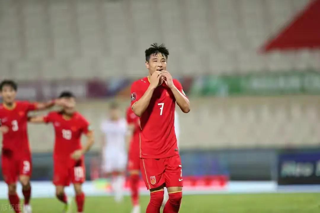 国足对沙特比赛时间,国足2比3不敌韩国集锦