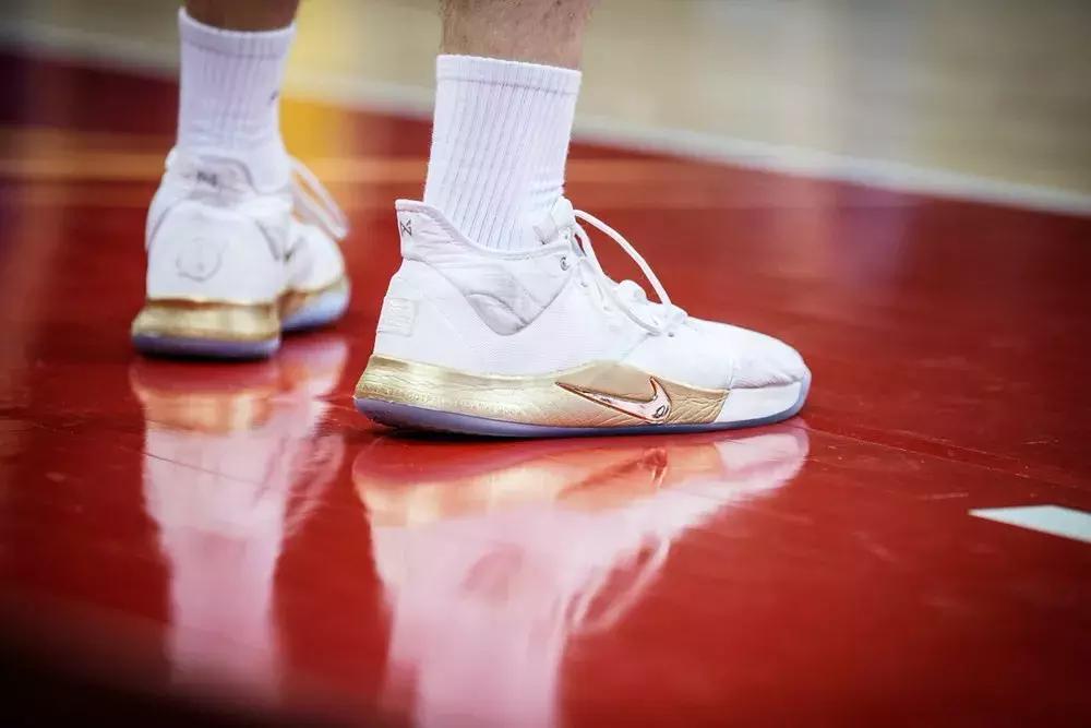 nba球员上脚pg5,nba球星上脚pg4藏青色