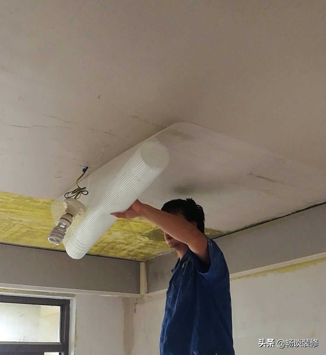 房屋顶大白有裂纹怎样处理好,预制板楼房棚顶有裂缝找谁来检测