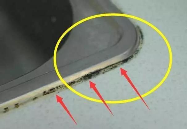 厨房的玻璃胶发霉变黑怎么去除,洗手盆的玻璃胶变黑了怎么去除