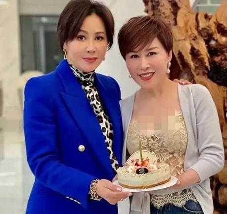 58岁梁朝伟满脸皱纹显苍老,刘嘉玲晒梁朝伟近照庆祝