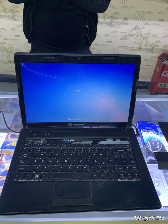 电脑摔了主板坏了,手提电脑摔一次主板坏了