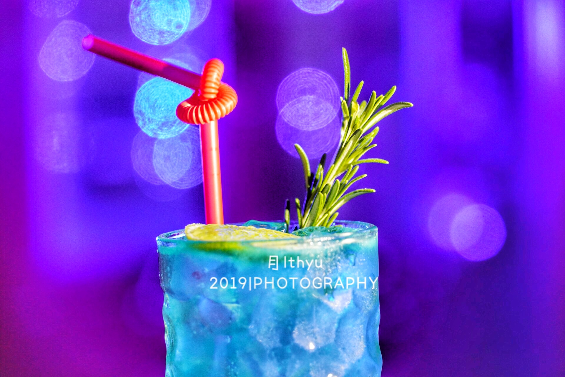 今夜就独饮娜娜是个女人，沉醉在鼓浪屿的夜色中