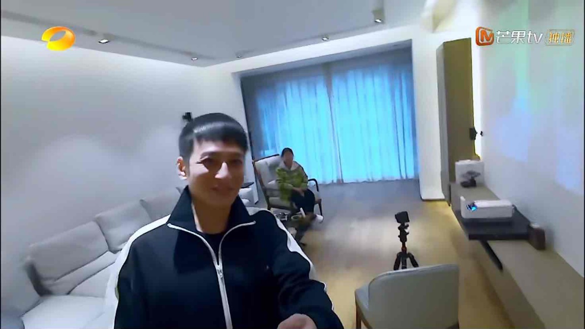 何炅谈李维嘉单身狗,何炅首次公开露面图