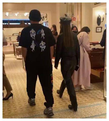 周杰伦昆凌现场观战,昆凌周杰伦巴黎看球赛