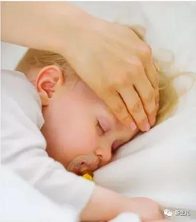 如何判断孩子生病前兆,如何判断宝宝生病了