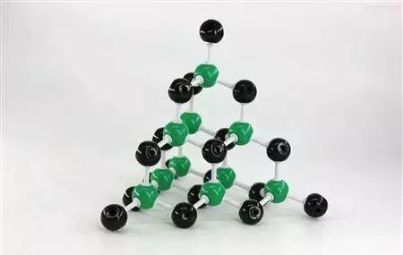 莫桑钻一克拉3000贵么,莫桑钻几百块钱的靠谱嘛