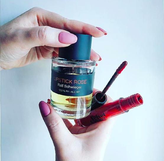 总裁夫人紫色绣球花透露花语，张大奕什么都能打版，唯独香水不行