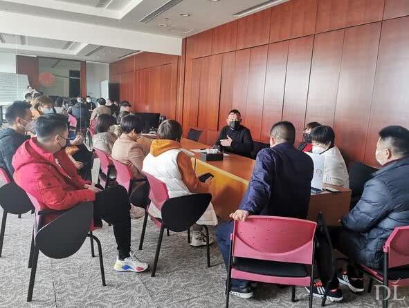 于东来欠债不敢出门的视频,商业鬼才于东来捐款5000万