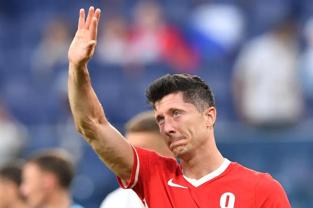 本届欧洲杯足球精彩瞬间,欧洲杯足球捧杯时刻