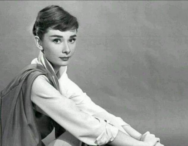 赫本是众多男人心中的女神,赫本坎坷情路