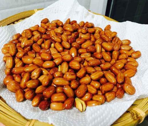 花生米一炸就糊？老火夫教你“1招”，保证又酥又脆不回软