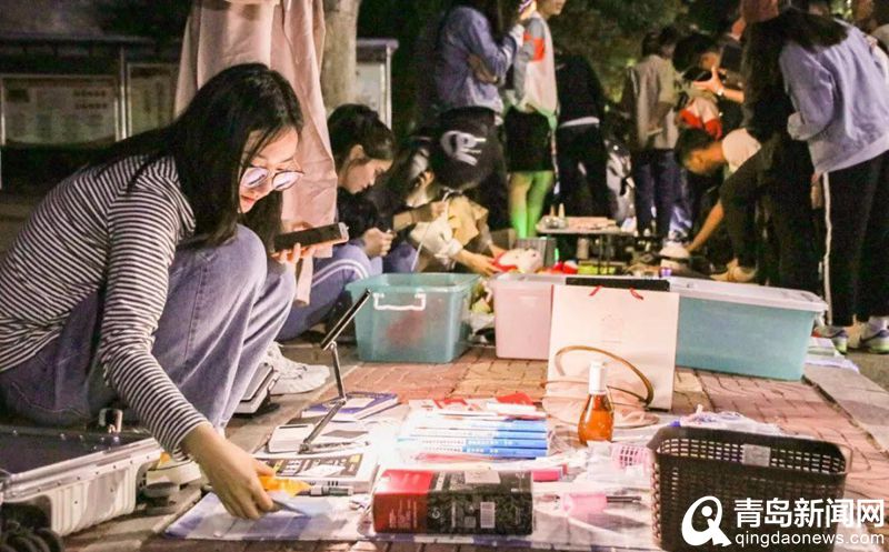 青岛高校跳蚤市场欢乐多！麻将、吉他还有5元占卜……