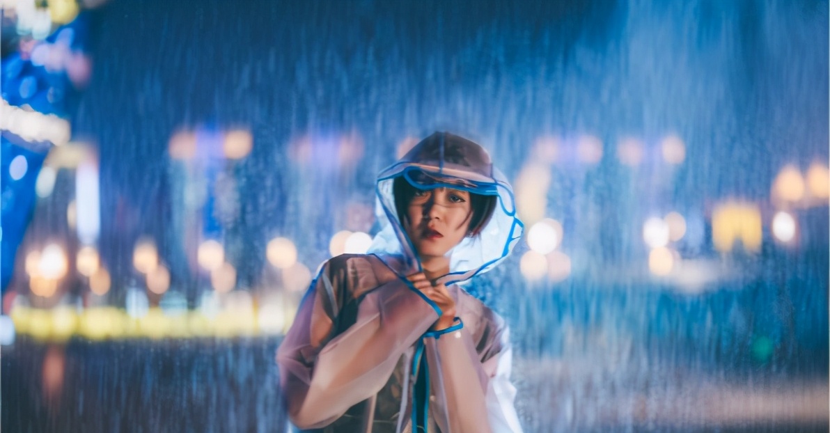 高级时尚的雨衣,最流行的新款雨衣