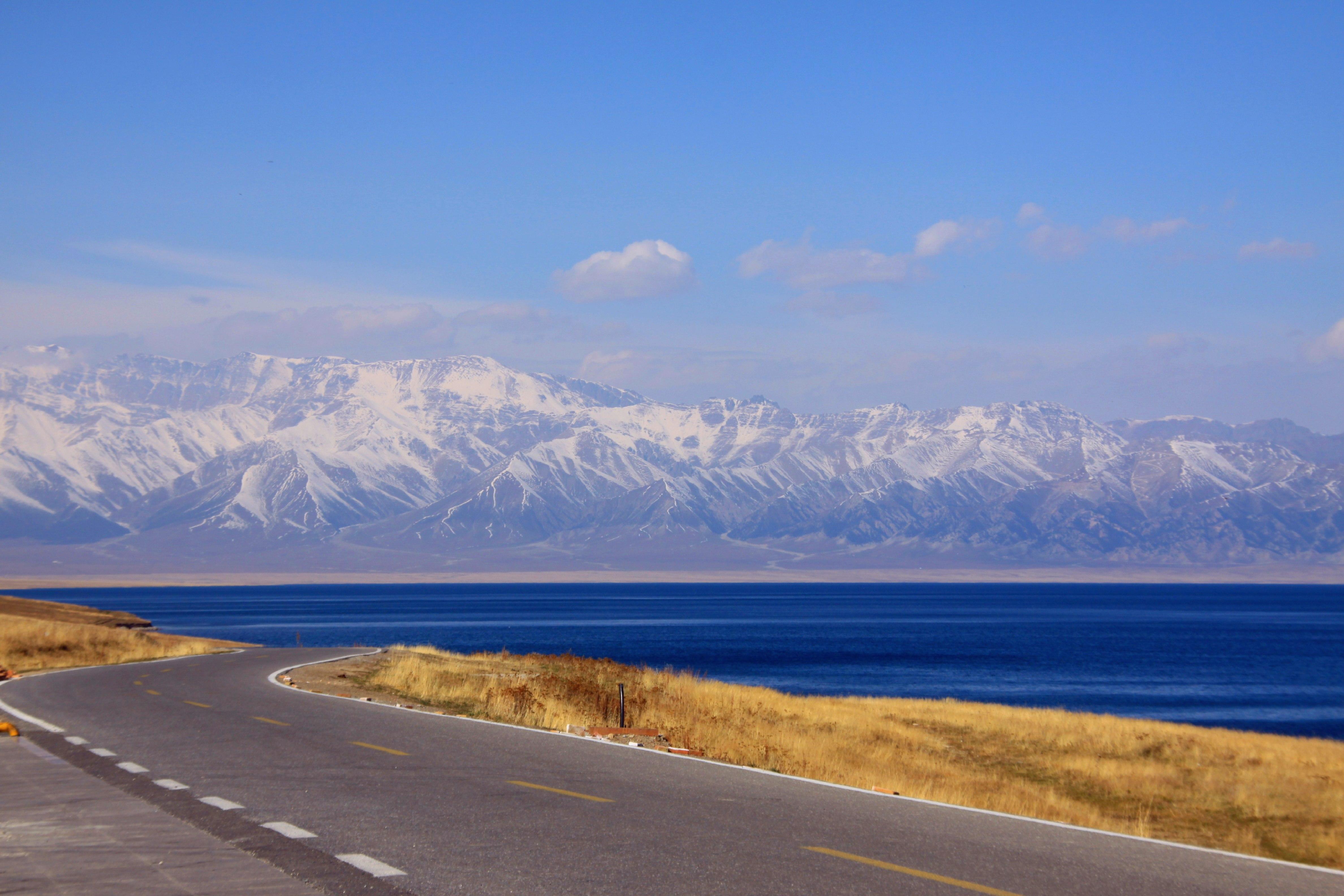 新疆赛里木湖有尽头吗,中国新疆赛里木湖长哪样