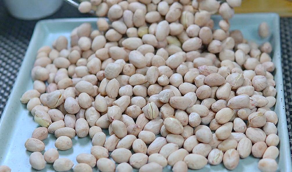 如何用微波炉做盐焗五香花生米,烤箱盐焗五香花生米商用做法